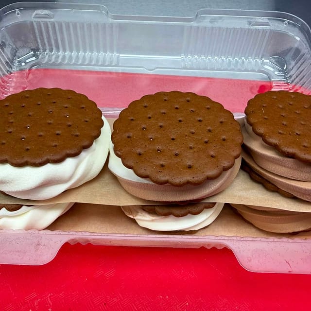 Snow Tires (Chocolate Wafer).